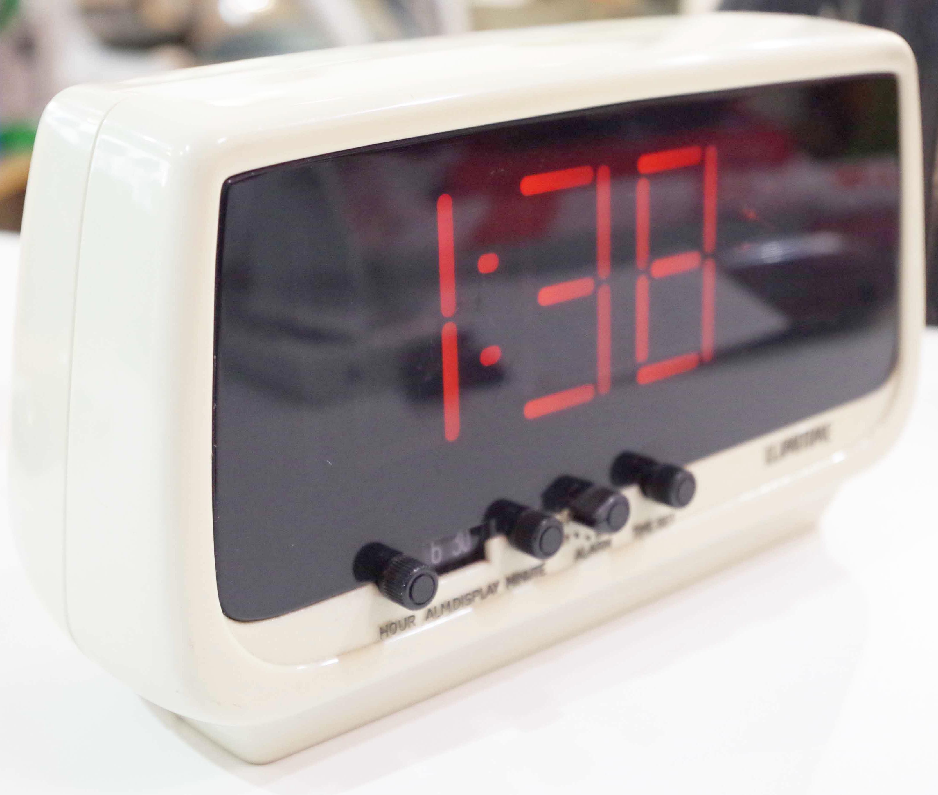 日本のスペースエイジを代表する人気時計「ルミタイム」 | 名作家具と 