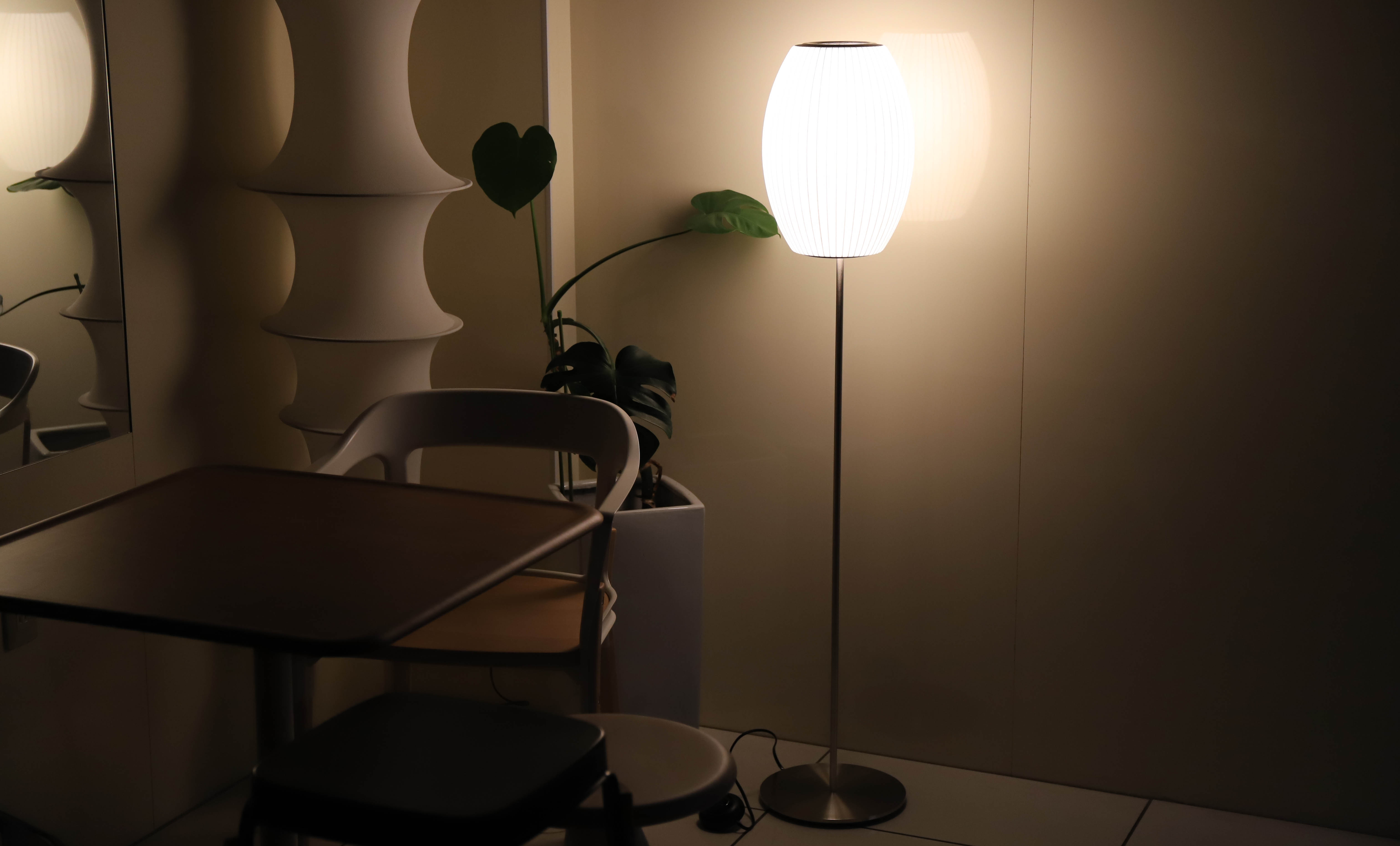 ネルソンの名作照明バブルランプをフロアライト/テーブルライトにしたロータスシリーズとは | 名作家具とデザインの話